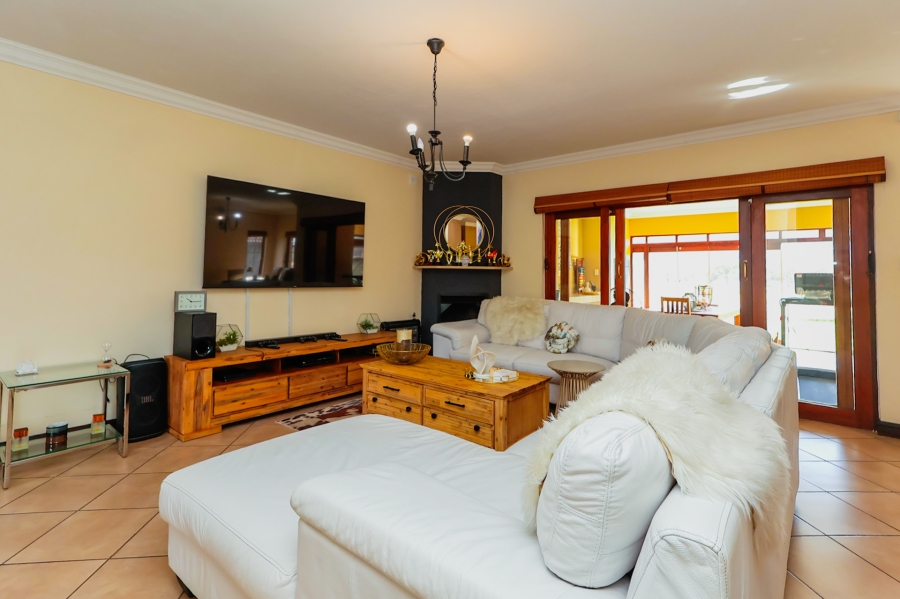 3 Bedroom Property for Sale in The Coves North West
